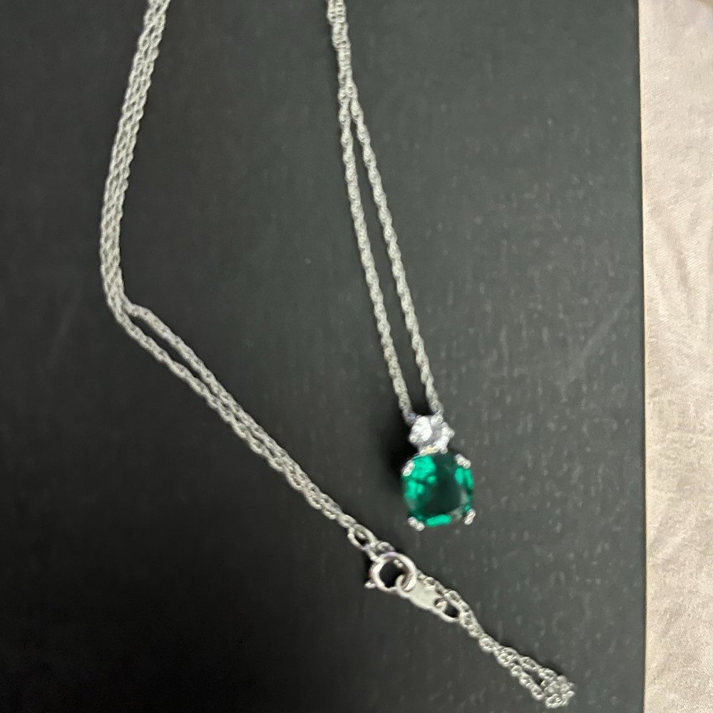 STERLING SILVER NECKLACE WITH PENDANT